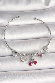 Pirinç Gümüş Renk Sallantı Kiraz Figür Kalp Detay Charm Kadın Bileklik Pirinç Gümüş Renk Sallantı Kiraz Figür Kalp Detay Charm Kadın Bileklik