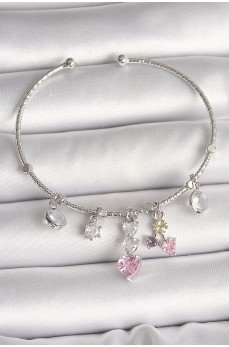 Pirinç Gümüş Renk Sallantı Zirkon Taşlı Kalp Figür Charm Kadın Bileklik Pirinç Gümüş Renk Sallantı Zirkon Taşlı Kalp Figür Charm Kadın Bileklik