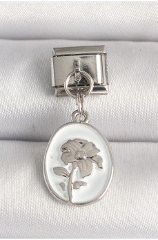 316L Çelik Gümüş Renk Çiçek İşlemeli Beyaz Portre Model Nomination Charm