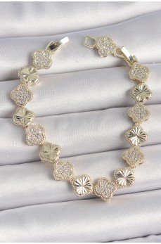 Pirinç Gold Renk Zirkon Taşlı İşlemeli Yonca Model VIP Seri Exculusive Kadın Bileklik Pirinç Gold Renk Zirkon Taşlı İşlemeli Yonca Model VIP Seri Exculusive Kadın Bileklik