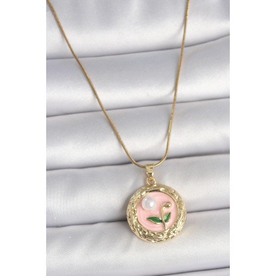 316L Çelik Gold Renk Zincir Pembe Çiçek İşlemeli inci Detay Portre Model Kadın Kolye 316L Çelik Gold Renk Zincir Pembe Çiçek İşlemeli inci Detay Portre Model Kadın Kolye