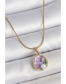 316L Çelik Gold Renk Zincir Mor Çiçek İşlemeli Zirkon Taş İnci Detaylı Minimal Portre Model Kadın Kolye