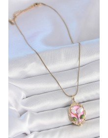 316L Çelik Gold Renk Zincir Pembe Mineli İncili Çiçek İşlemeli Portre Model Kadın Kolye