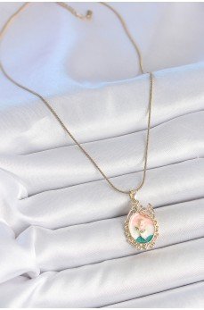 316L Çelik Gold Renk Zincir Mix Renk Çiçek İşlemeli Zirkon Taş Detaylı Portre Model Kadın Kolye