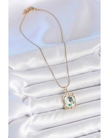 316L Çelik Gold Renk Zincir Mavi Mineli Çiçek İşlemeli İnci Detay Portre Model Kadın Kolye