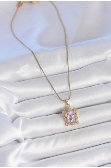 316L Çelik Gold Renk Zincir Mor Mineli Çiçek İşlemeli Zirkon Taşlı Kelebek Detay Portre Model Kadın Kolye