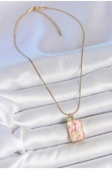316L Çelik Gold Renk Zincir Pembe Mineli İncli Çiçek İşlemeli Portre Model Kadın Kolye