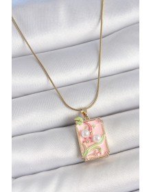 316L Çelik Gold Renk Zincir Pembe Mineli İncli Çiçek İşlemeli Portre Model Kadın Kolye