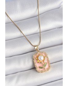 316L Çelik Gold Renk Zincir Pembe Mineli İncli Papatya Model Portre Model Kadın Kolye