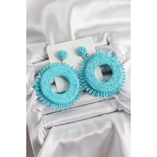 Mavi Püsküllü Halka Figürlü Hasır Örgü Model Gold Renk Kadın Küpe Mavi Püsküllü Halka Figürlü Hasır Örgü Model Gold Renk Kadın Küpe