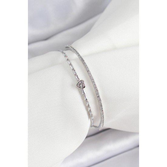 Pirinç Gümüş Renk Zirkon Taşlı Kalp Detaylı Kadın Bileklik Pirinç Gümüş Renk Zirkon Taşlı Kalp Detaylı Kadın Bileklik