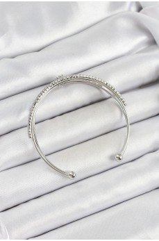 Pirinç Gümüş Renk Zirkon Taşlı Kalp Detaylı Kadın Bileklik Pirinç Gümüş Renk Zirkon Taşlı Kalp Detaylı Kadın Bileklik