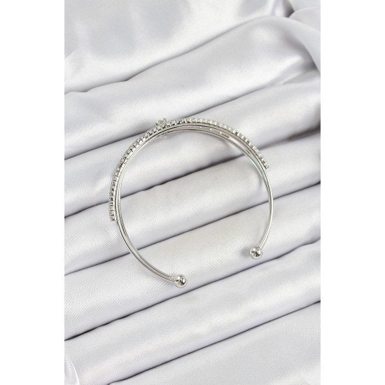 Pirinç Gümüş Renk Zirkon Taşlı Kalp Detaylı Kadın Bileklik Pirinç Gümüş Renk Zirkon Taşlı Kalp Detaylı Kadın Bileklik