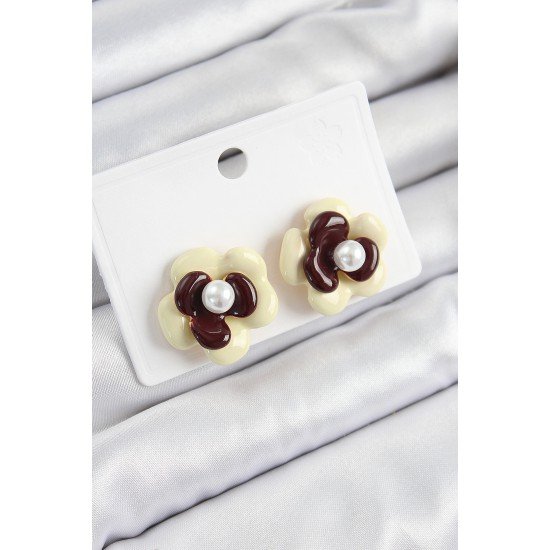 İnci Detaylı Krem Kahverengi Renk Papatya Model Kadın Küpe İnci Detaylı Krem Kahverengi Renk Papatya Model Kadın Küpe