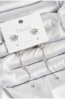 Pirinç Zirkon Taşlı Sallantılı Çiçek Model Gümüş Renk 925 Ayar Gümüş Çivi Kadın Küpe Pirinç Zirkon Taşlı Sallantılı Çiçek Model Gümüş Renk 925 Ayar Gümüş Çivi Kadın Küpe