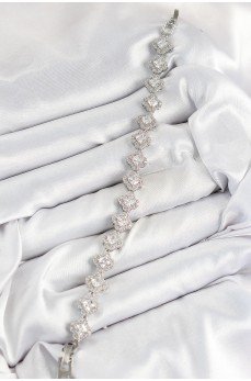 Pirinç Zirkon Taşlı Yonca Baget Model Gümüş Renk VIP Seri Kadın Bileklik