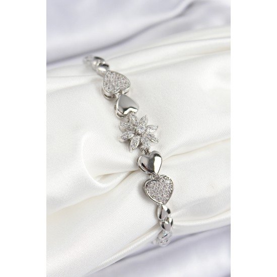 Pirinç Zirkon Taşlı Kalp Detaylı Çiçek Model Gümüş Renk Kadın Bileklik Pirinç Zirkon Taşlı Kalp Detaylı Çiçek Model Gümüş Renk Kadın Bileklik