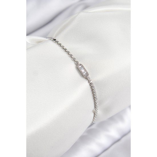 Pirinç Zirkon Taşlı Dikdörtgen Model Ezme Zincir Gümüş Renk Kadın Bileklik Pirinç Zirkon Taşlı Dikdörtgen Model Ezme Zincir Gümüş Renk Kadın Bileklik