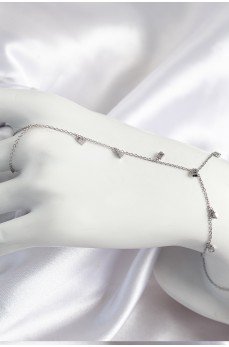 Pirinç Zirkon Taşlı Sallantılı Model Gümüş Renk Kadın Şahmeran Pirinç Zirkon Taşlı Sallantılı Model Gümüş Renk Kadın Şahmeran