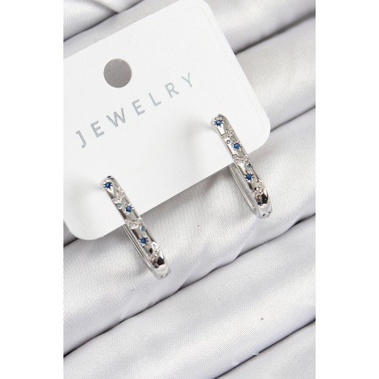 Pirinç Zirkon Taşlı Çiçek Desenli Model Gümüş Renk Kadın Küpe Pirinç Zirkon Taşlı Çiçek Desenli Model Gümüş Renk Kadın Küpe