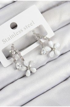 Pirinç Zirkon Taşlı Papatya Model Gümüş Renk Kadın Küpe Pirinç Zirkon Taşlı Papatya Model Gümüş Renk Kadın Küpe