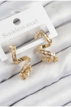 Pirinç Zirkon Taşlı Kıvrımlı Model Gold Renk Kadın Küpe Pirinç Zirkon Taşlı Kıvrımlı Model Gold Renk Kadın Küpe