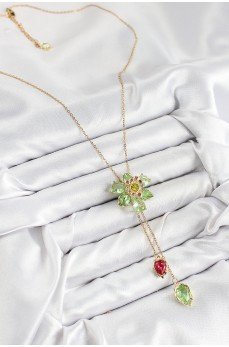 VIP Pirinç Zirkon Taşlı Çiçek Model Gold Renk Asansörlü Kadın Kolye VIP Pirinç Zirkon Taşlı Çiçek Model Gold Renk Asansörlü Kadın Kolye