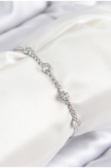 Pirinç Zirkon Taşlı Daire Model Gümüş Renk Asansörlü Kadın Bileklik