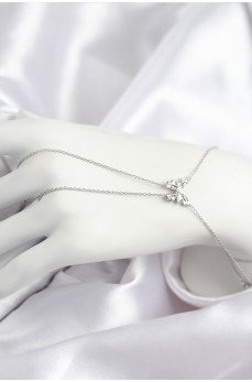 Pirinç Zirkon Taşlı Kelebek Model Gümüş Renk Şahmeran Pirinç Zirkon Taşlı Kelebek Model Gümüş Renk Şahmeran