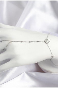 Pirinç Zirkon Taşlı Yonca Model Gümüş Renk Şahmeran Pirinç Zirkon Taşlı Yonca Model Gümüş Renk Şahmeran