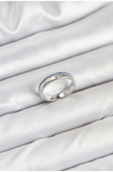 Pirinç Gümüş Renk Sıralı Zirkon Taşlı Kutup Yıldızı Model Kadın Yüzük