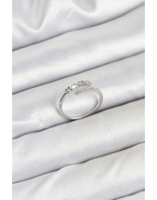 Pirinç Gümüş Renk Kalpli Detaylı Zirkon Taşlı Kadın Yüzük