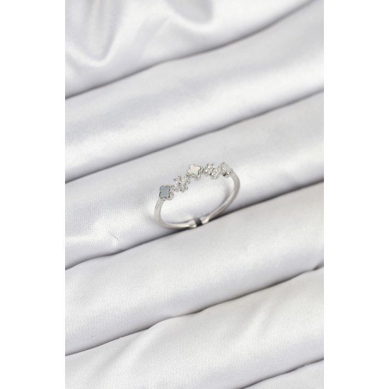 Pirinç Gümüş Renk Minimal Yonca Detaylı Kadın Yüzük Pirinç Gümüş Renk Minimal Yonca Detaylı Kadın Yüzük