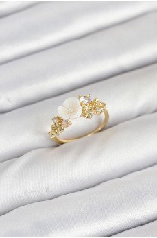 Pirinç Gold Renk Çiçek Model Zirkon Taşlı Kadın Yüzük Pirinç Gold Renk Çiçek Model Zirkon Taşlı Kadın Yüzük