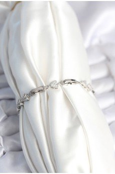 Pirinç Gümüş Renk Kalp Model Kadın Bileklik Pirinç Gümüş Renk Kalp Model Kadın Bileklik