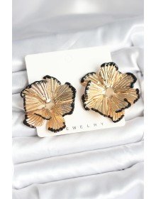 Pirinç Gold Renk Siyah Mine Detaylı Lotus Kadın Küpe