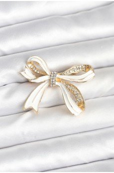 Beyaz Renk Fiyonk Model Broş Beyaz Renk Fiyonk Model Broş