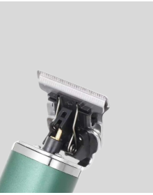 Profesyonel Şarjlı Tıraş Makinesi – 180 Dakika Kullanım, 2.5 Saat Hızlı Şarj, Evrensel USB Şarj Girişli