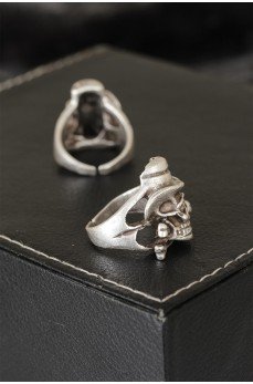 Kuru Kafa Tasarımlı Eskitme Gümüş Renkli Ayarlamalı Model Erkek Yüzük Kuru Kafa Tasarımlı Eskitme Gümüş Renkli Ayarlamalı Model Erkek Yüzük