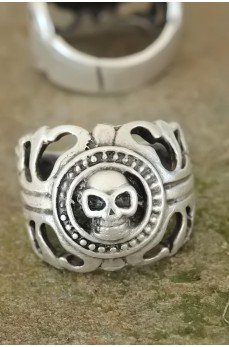 Eskitme Gümüş Renk Metal Kuru Kafa Tasarım Ayarlamalı Erkek Yüzük Eskitme Gümüş Renk Metal Kuru Kafa Tasarım Ayarlamalı Erkek Yüzük