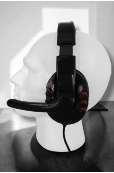 Yüksek Ses Kalitesi ve Aktif Gürültü Engelleme Özellikli Kablolu Mikrofonlu Kulaklık