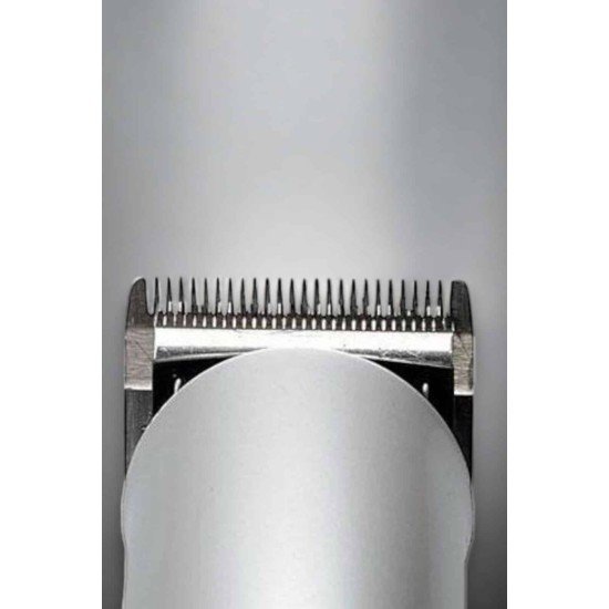 Erkeklere Özel Şarjlı Saç ve Sakal Kesme Tıraş Makinesi Seti Erkeklere Özel Şarjlı Saç ve Sakal Kesme Tıraş Makinesi Seti