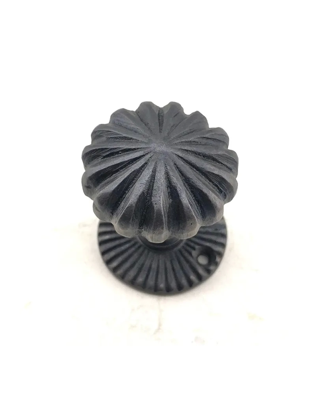 Antika Tarz Dekoratif Pirinç Açarlı Kapı Babası - 50mm, Oksit